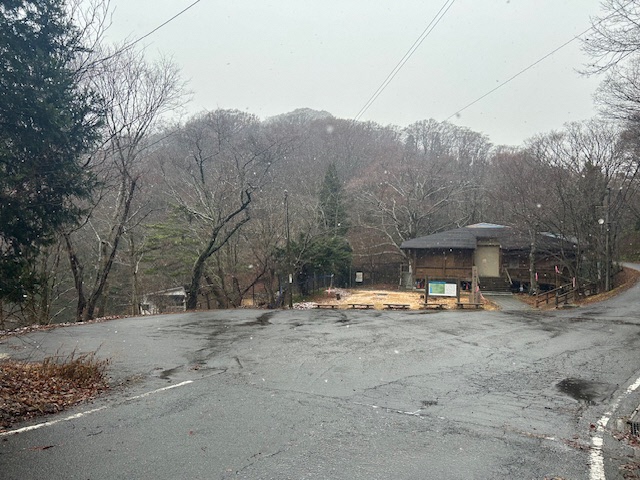 越口の池（ビジターセンター前）駐車場