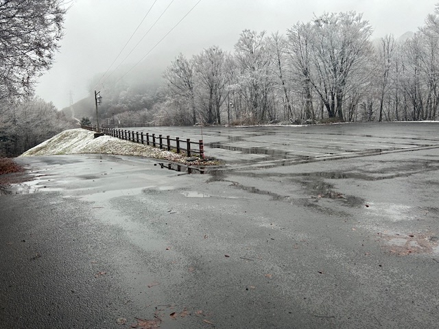 森の物産館キョロロ（奥十二湖）駐車場